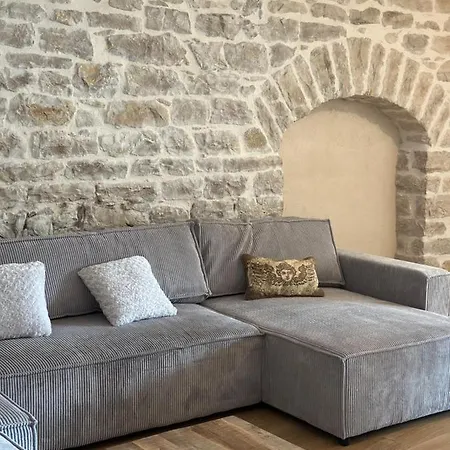Charmant Appartement En Pierres Bourgoin-Jallieu Exterior foto